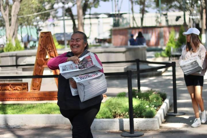 Tlaxcaltecas manifiestan su apoyo a Claudia Sheinbaum en el centro histórico de la capital 