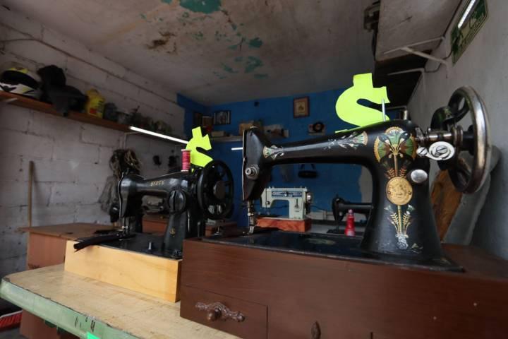 Don Enrique Hachac, toda una vida arreglando y vendiendo máquinas de coser 