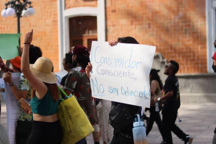 Marcha comunidad canabica de Tlaxcala para promover despenalización de la marihuana 
