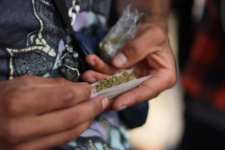 Marcha comunidad canabica de Tlaxcala para promover despenalización de la marihuana 