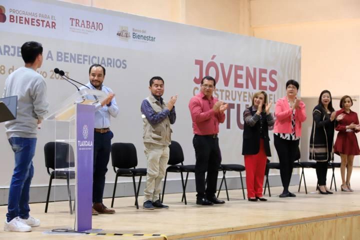 Encabezó Gobernadora entrega de tarjetas a becarios “Jóvenes Construyendo el Futuro”