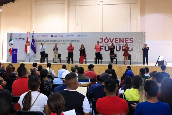 Encabezó Gobernadora entrega de tarjetas a becarios “Jóvenes Construyendo el Futuro”