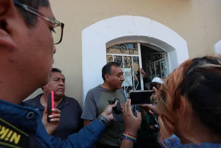 Trabajadores despedidos del COBAT se manifiestan a las afueras del TCA