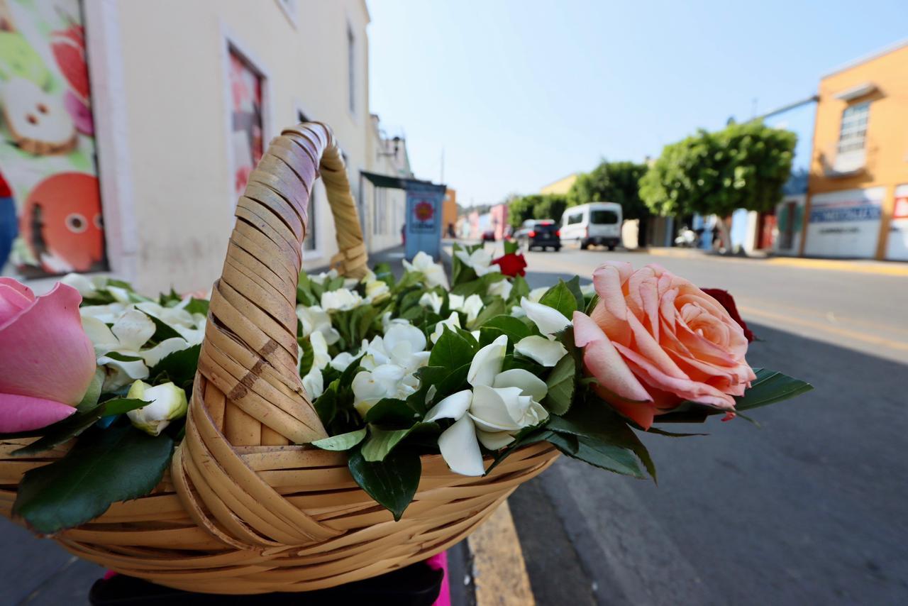 Esperan floristas aumento de ventas este 9 y 10 de mayo 