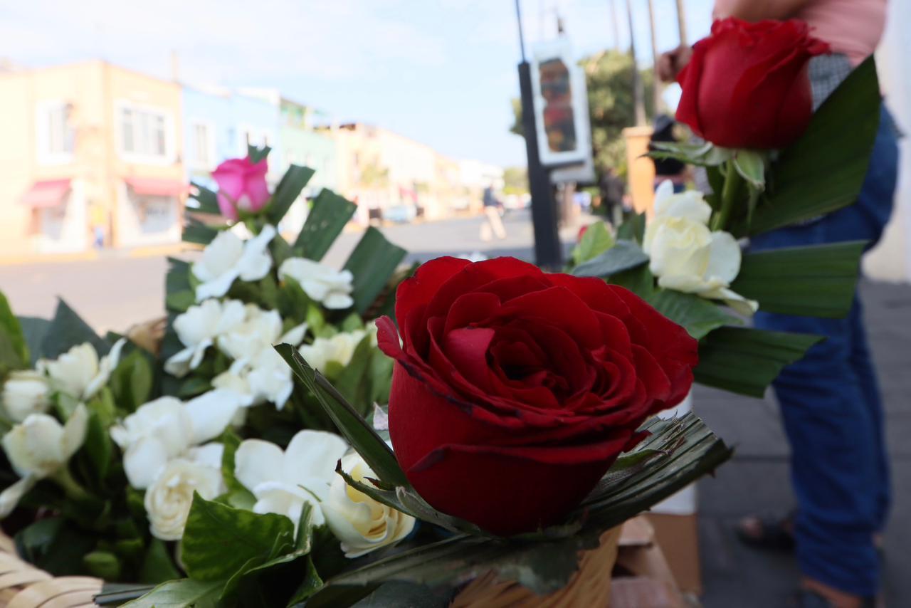 Esperan floristas aumento de ventas este 9 y 10 de mayo 