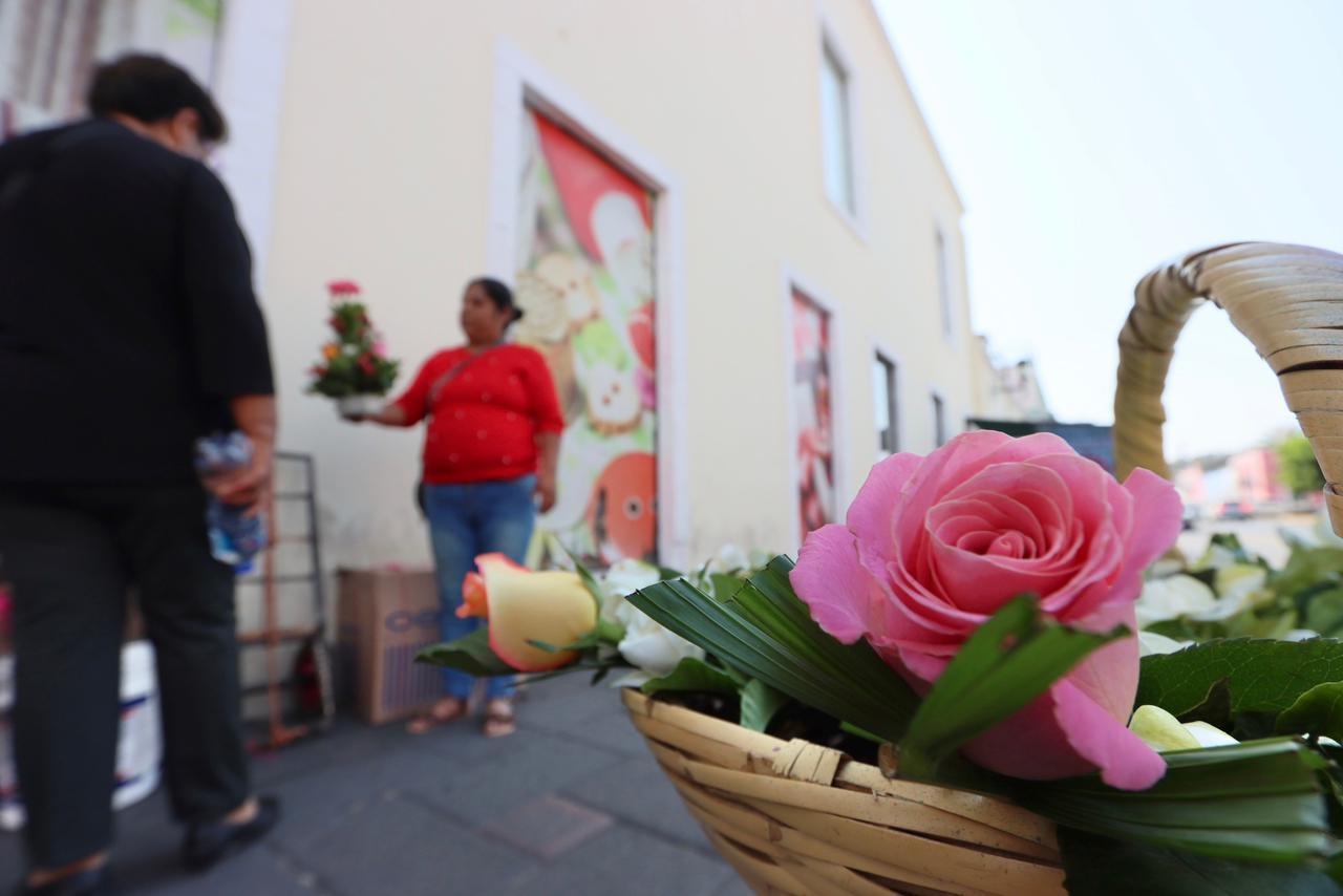 Esperan floristas aumento de ventas este 9 y 10 de mayo 