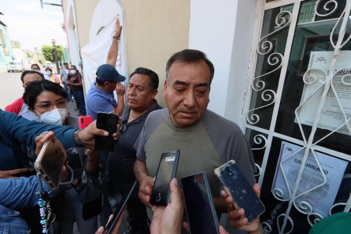 Trabajadores despedidos del COBAT se manifiestan a las afueras del TCA