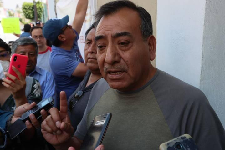 Trabajadores despedidos del COBAT se manifiestan a las afueras del TCA