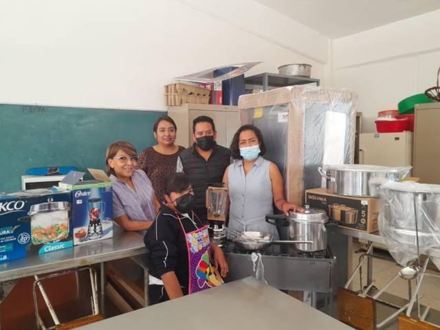 Gracias al apoyo del SEDIF se equipan desayunadores escolares en Chiautempan 