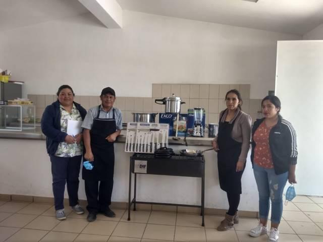 Gracias al apoyo del SEDIF se equipan desayunadores escolares en Chiautempan 