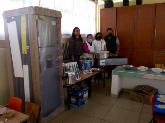 Gracias al apoyo del SEDIF se equipan desayunadores escolares en Chiautempan 