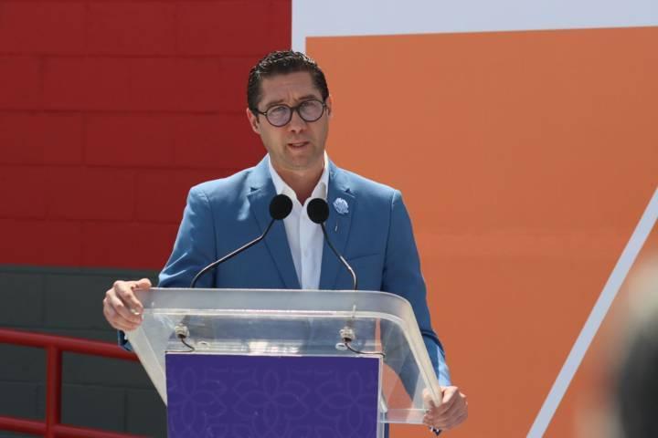 Celebra gobernadora de Tlaxcala inauguración de Autozone en Huamantla 