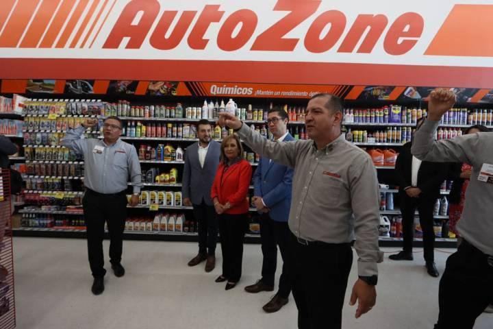 Celebra gobernadora de Tlaxcala inauguración de Autozone en Huamantla 