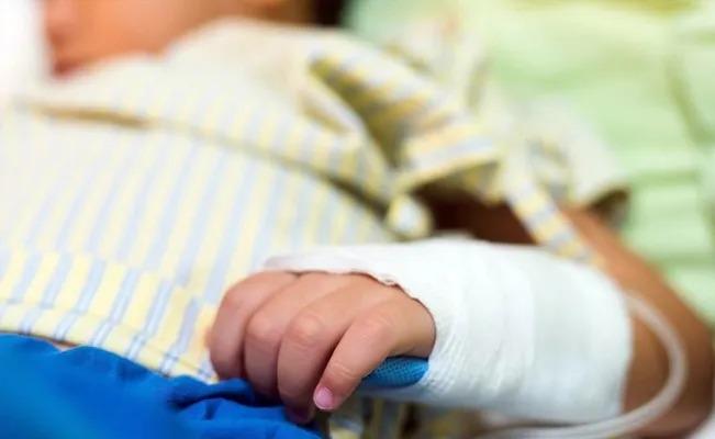 Un niño de 7 años le amputan sus piernas luego de llegar con síntomas de gripe