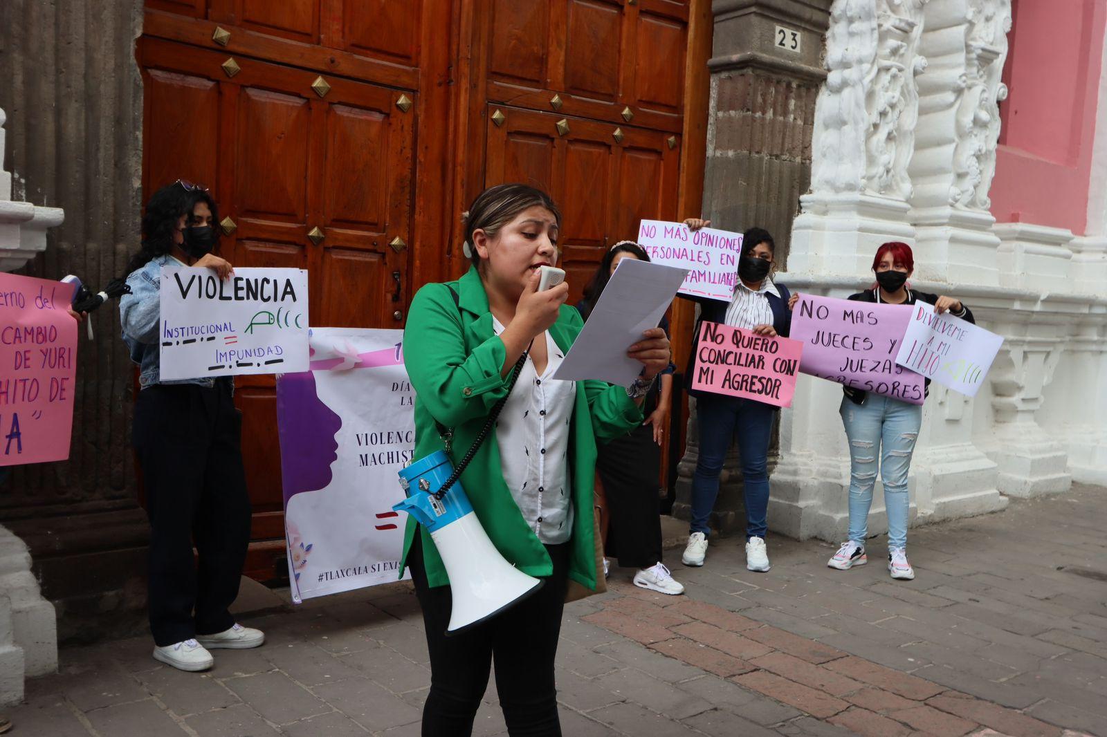 Colectivos feministas se manifiestan a las afueras del Poder Judicial