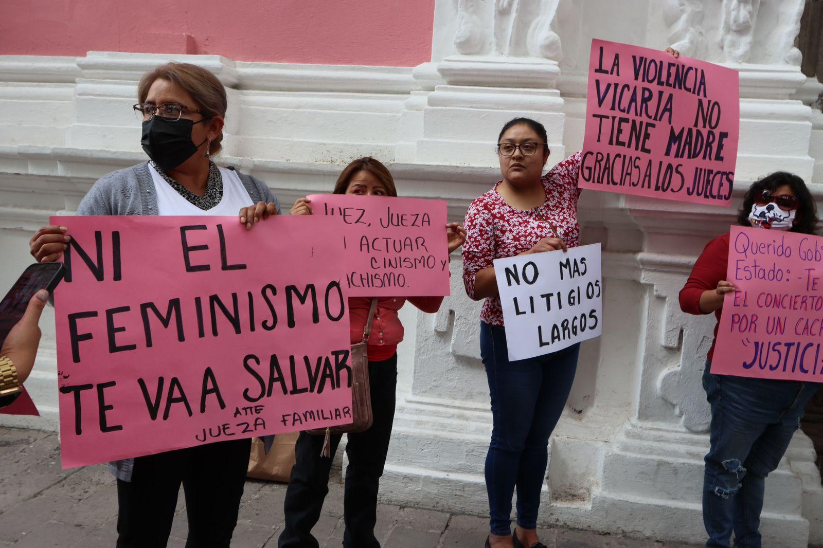 Colectivos feministas se manifiestan a las afueras del Poder Judicial