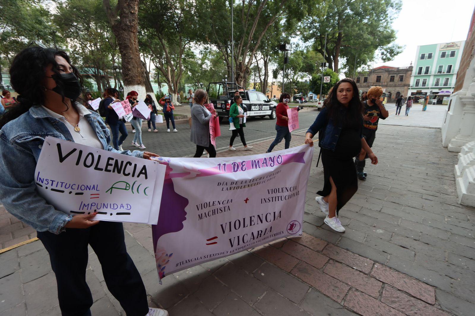 Colectivos feministas se manifiestan a las afueras del Poder Judicial