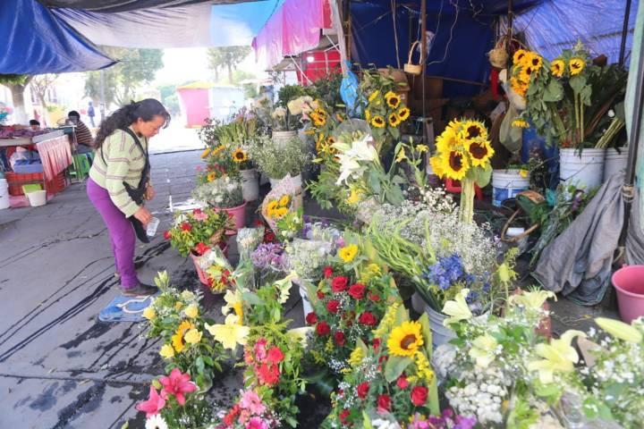 Flores a la virgen que bajará el próximo lunes por las calles de Tlaxcala
