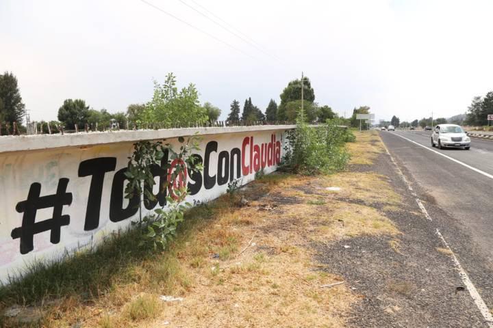 Abandonan puente peatonal en Panotla