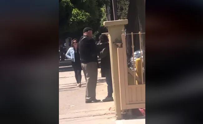 Una mujer con problemas mentales es obligada por un hombre a tocar sus g*nitales