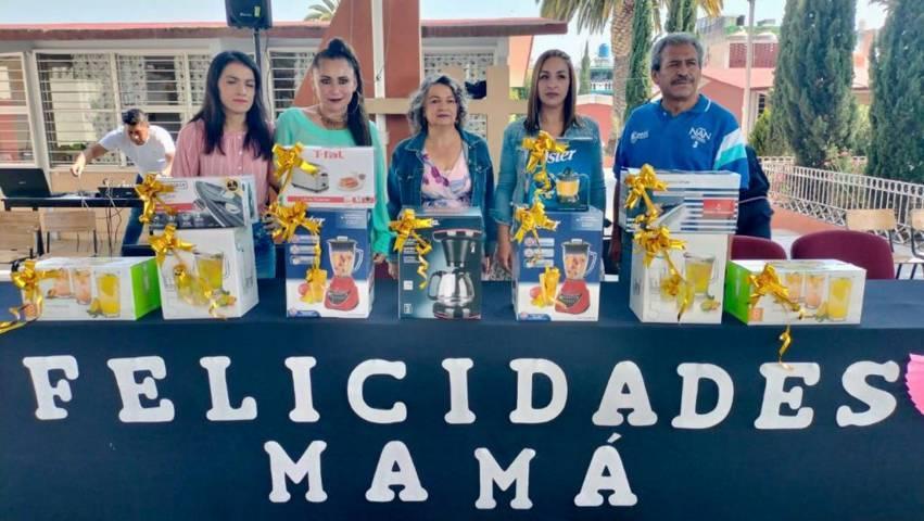 Diputado Ever Campech atiende peticiones de ciudadanos y autoridades.