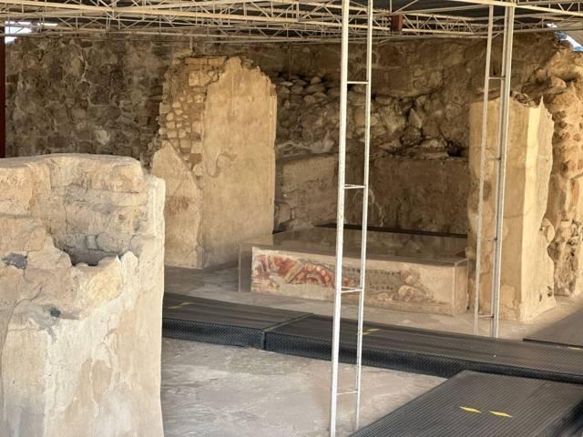 Pobladores de Tizatlán realizan guardia de honor en el monumento de Xicohténcatl Axayacatzin 