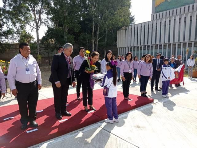 Reconocen autoridades educativas a niñas que participaron en parlamento infantil