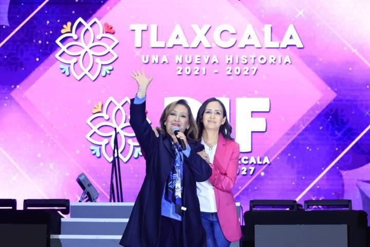 Yuri encanta a mamás tlaxcaltecas en concierto gratuito