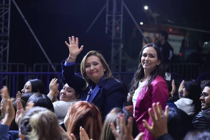 Yuri encanta a mamás tlaxcaltecas en concierto gratuito