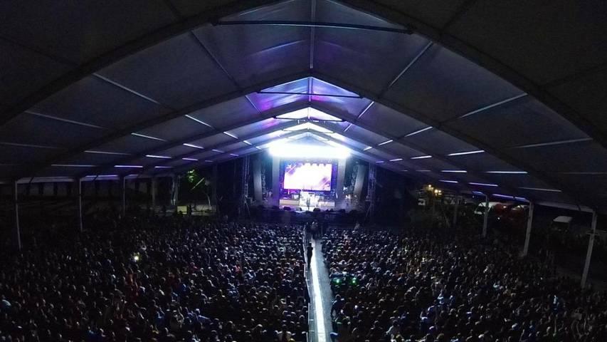 Yuri encanta a mamás tlaxcaltecas en concierto gratuito