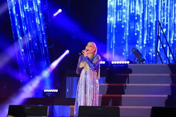 Yuri encanta a mamás tlaxcaltecas en concierto gratuito