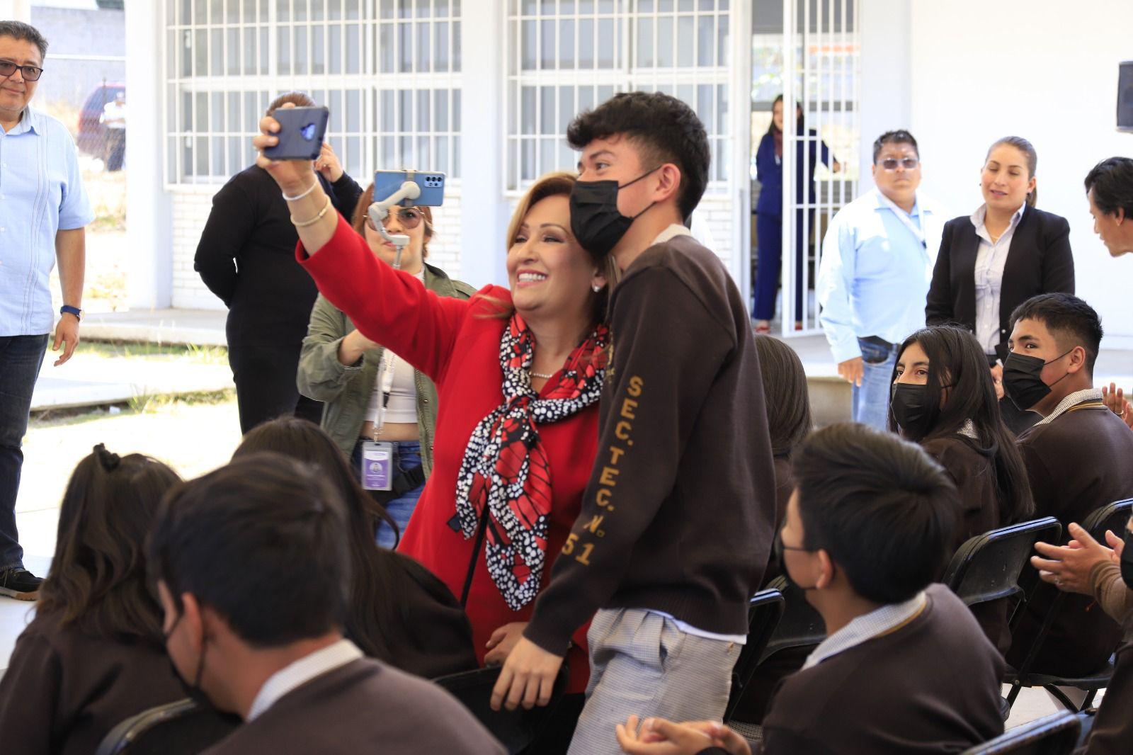 Entregan autoridades infraestructura educativa en Secundaria Técnica Número 51
