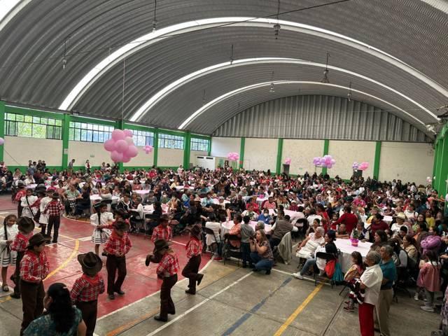 Magna celebración con motivo del "Día de las Madres" en Amaxac