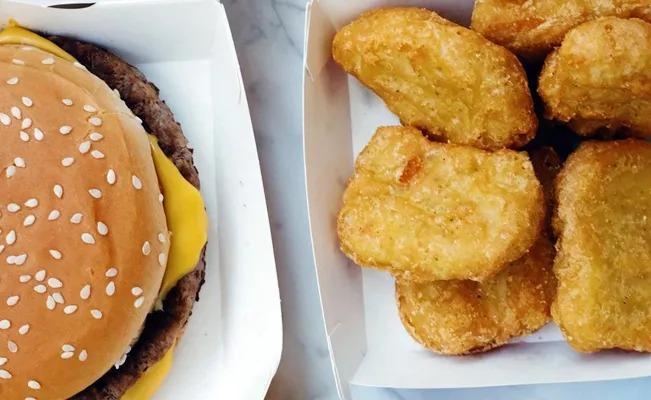 Una niña se quema al comer nuggets de pollo y demandan a McDonald´s