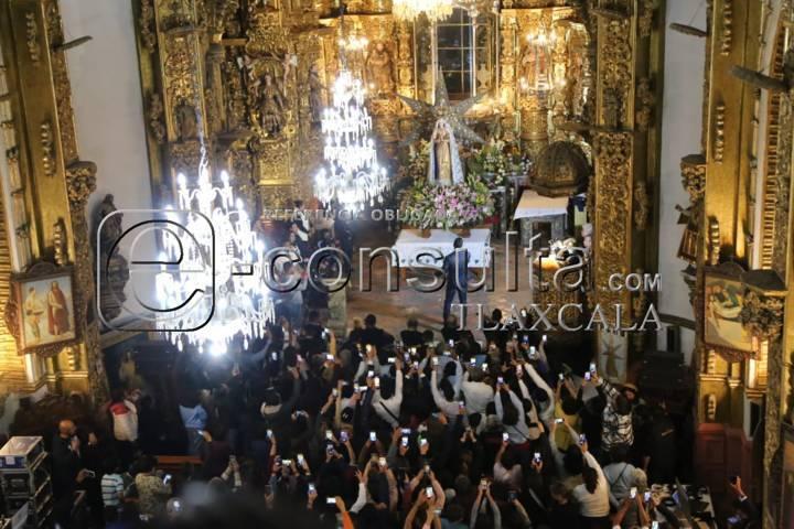 Canta Carlos Rivera mañanitas a la Virgen de Ocotlán 