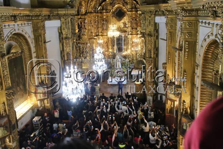 Canta Carlos Rivera mañanitas a la Virgen de Ocotlán 