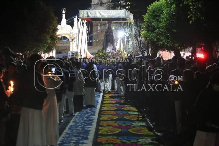 Realizan tradicional bajada de la Virgen de Ocotlán en Tlaxcala