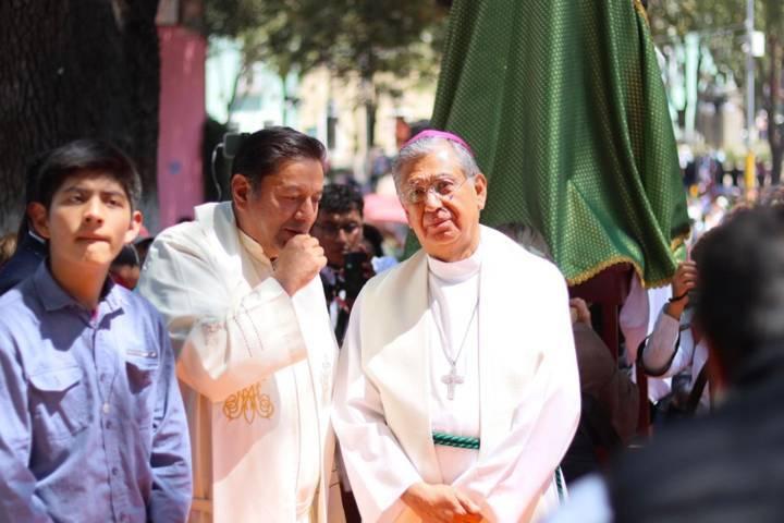 Continúa su recorrido la virgen de Ocotlán por las principales calles de la capital tlaxcalteca