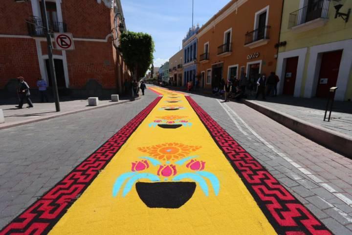 Continúa su recorrido la virgen de Ocotlán por las principales calles de la capital tlaxcalteca