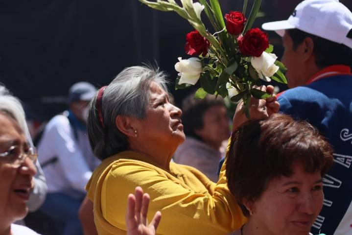 Continúa su recorrido la virgen de Ocotlán por las principales calles de la capital tlaxcalteca
