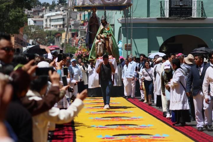 Continúa su recorrido la virgen de Ocotlán por las principales calles de la capital tlaxcalteca