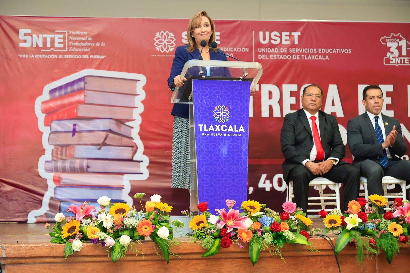 Gobernadora entregó estímulos económicos a docentes por 30 y hasta 60 años de servicio