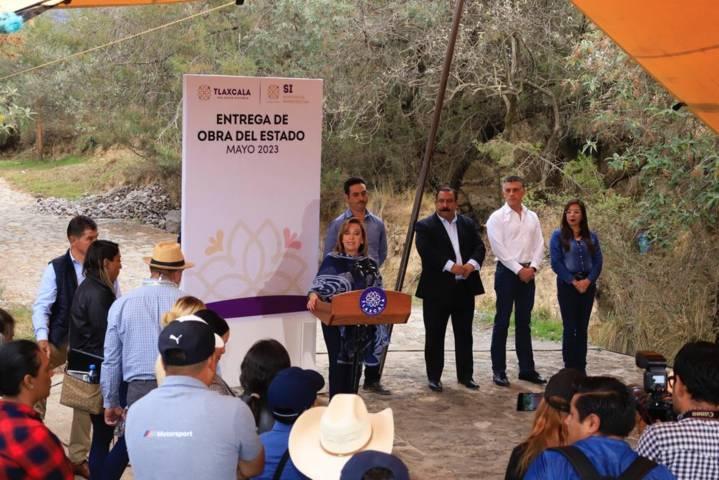 Inaugura Lorena Cuéllar obras de infraestructura vial en Atltzayanca y Xaltocan