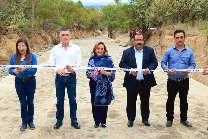Inaugura Lorena Cuéllar obras de infraestructura vial en Atltzayanca y Xaltocan