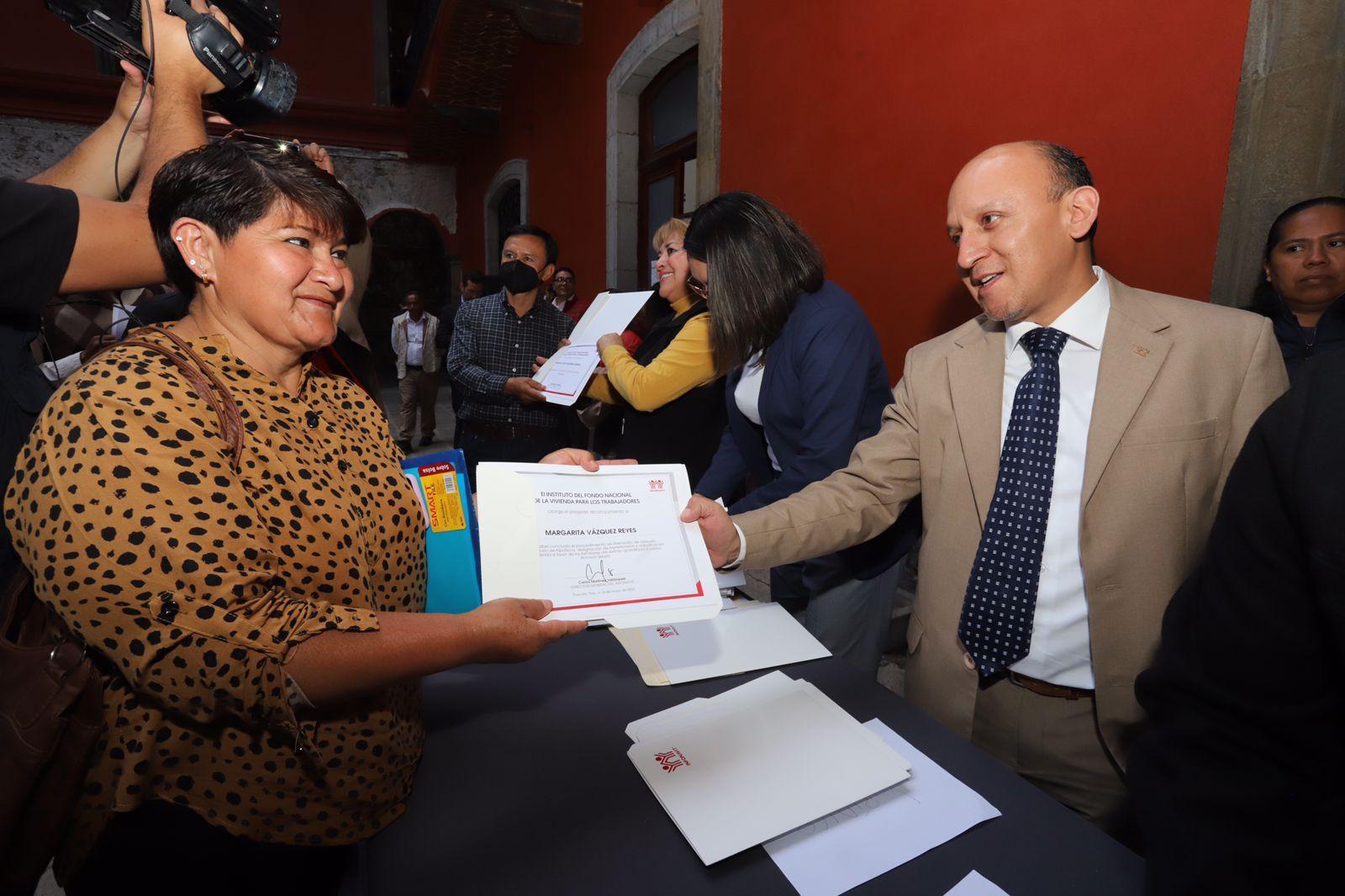 Entregaron Gobierno del Estado e Infonavit reconocimientos a derechohabientes tlaxcaltecas
