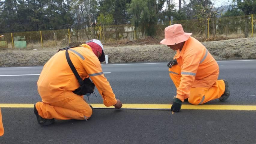 Inician marcado de líneas logarítmicas en la autopista Tlaxcala-Texmelucan en Panotla
