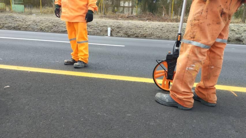 Inician marcado de líneas logarítmicas en la autopista Tlaxcala-Texmelucan en Panotla
