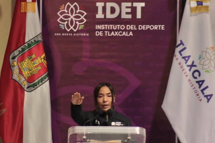 Encabeza Lorena Cuéllar abanderamiento de la delegación tlaxcalteca rumbo a nacionales CONADE 