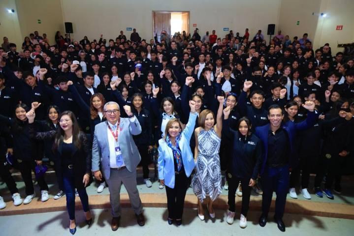 Gobernadora abanderó a la delegación tlaxcalteca que acudirá a los juegos nacionales Conade 2023