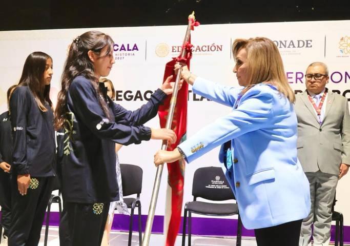 Gobernadora abanderó a la delegación tlaxcalteca que acudirá a los juegos nacionales Conade 2023